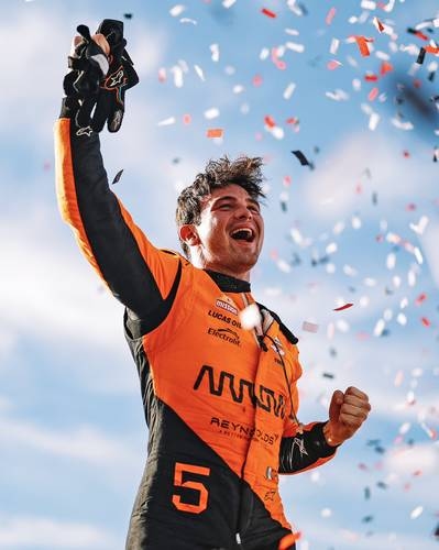 Патрисио О'Уорд празднует 100-ю гонку IndyCar победой в Айове