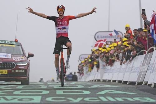 El neerlandés Arensman gana la etapa más dura del Tour de Francia