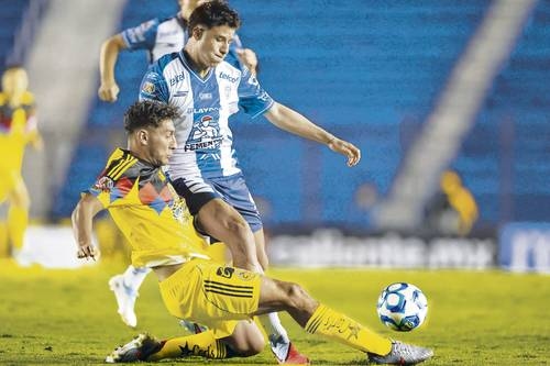 Behind closed doors, América beat Pachuca 2-0 and maintains its unbeaten run.