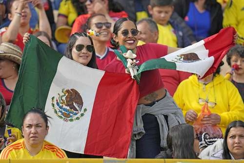 Tras caótica inscripción para boletos del Mundial, algunos pagan por ayuda