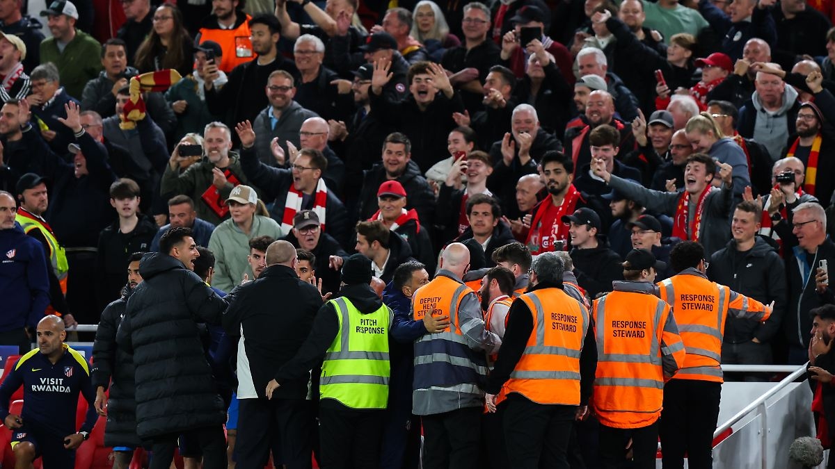 "Versuchte, wen zu verprügeln": Atlético-Trainer fordert nach Ausraster Schutz vor pöbelnden Fans