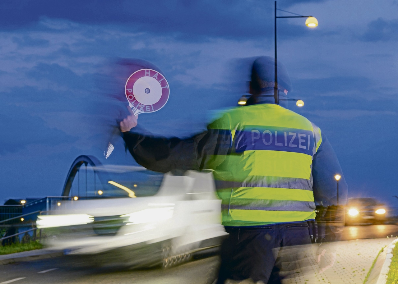 Migration | Border controls: When an emergency is simulated