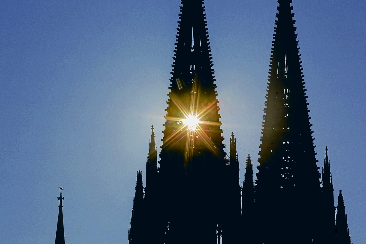 Katholische Kirche | Erzbistum Köln: Priester missbrauchte »privat«