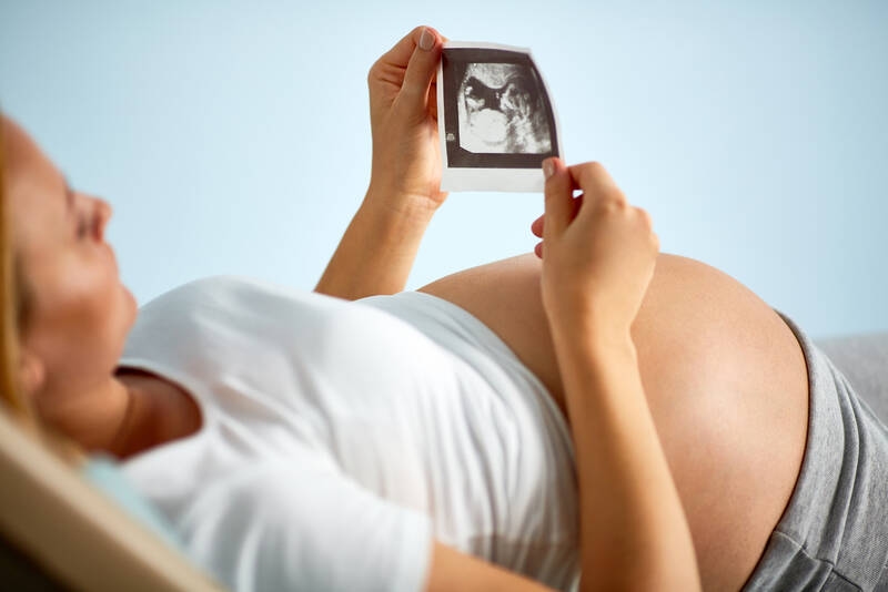 Coalition agreement: Will maternity protection be introduced for the self-employed?