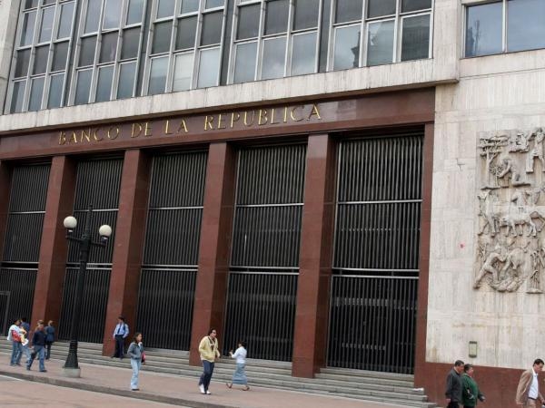 Petro, Banrep'e yüklendi: 'Ekonomiyi finansal vampirizme sürüklüyor'