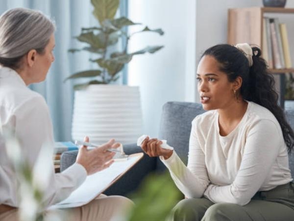 Can I use ChatGPT as a psychologist? What the experts say about it
