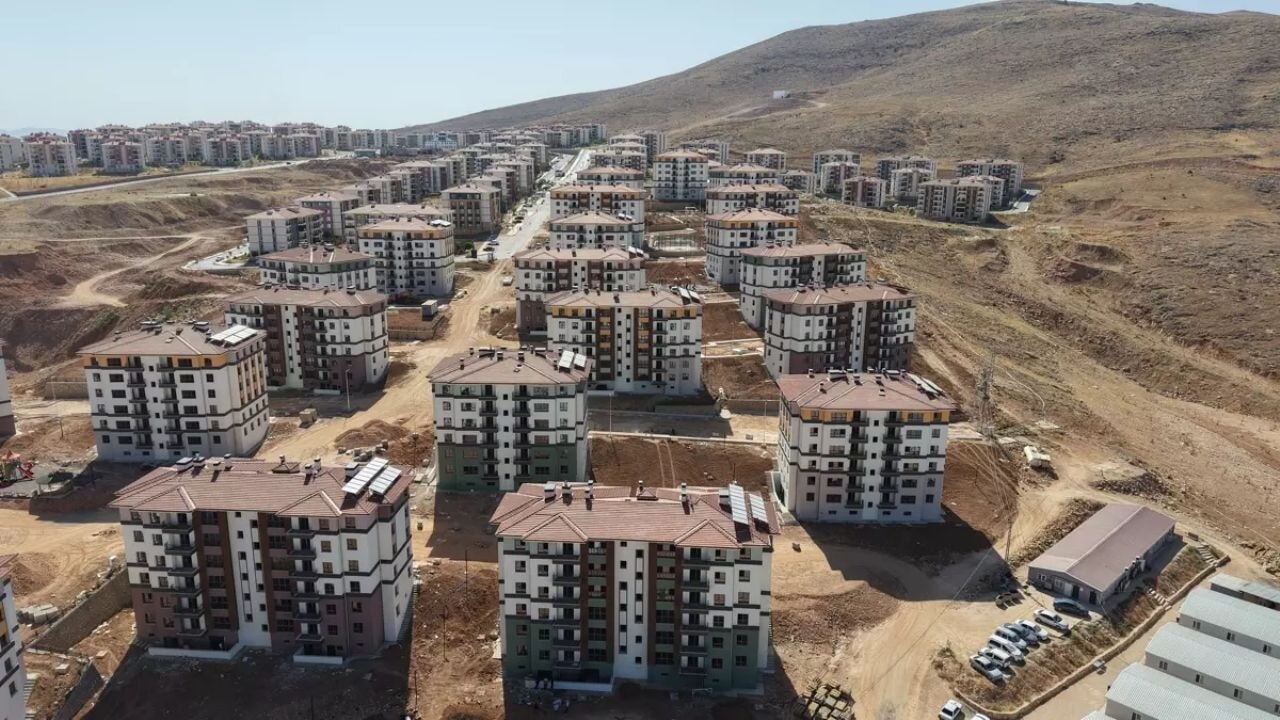 550 houses are being built daily in the earthquake zone