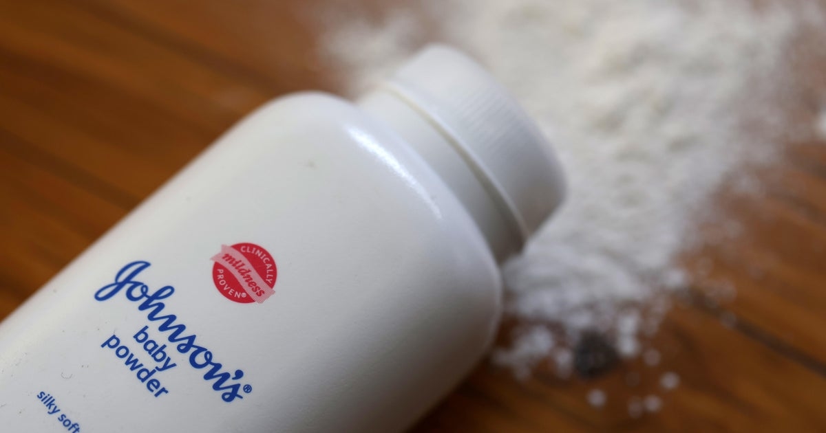 Компания Johnson & Johnson столкнулась с серьезным иском в Великобритании из-за предполагаемого содержания асбеста в тальке