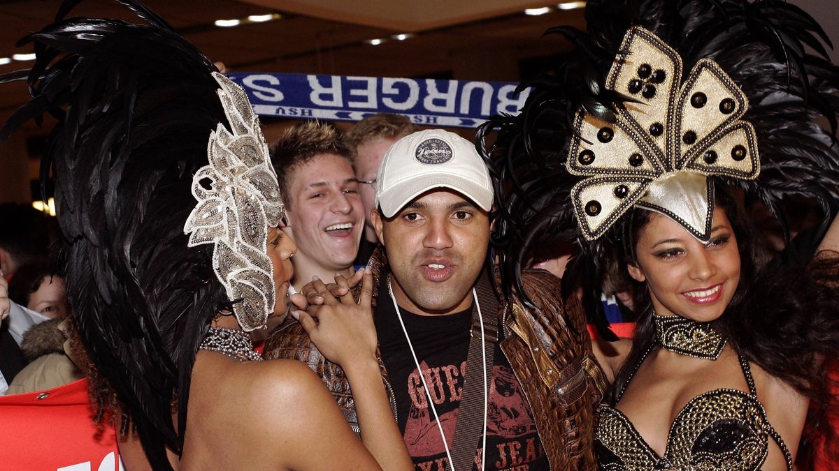 Карнавал и футбол: «За мной гонится машина!»