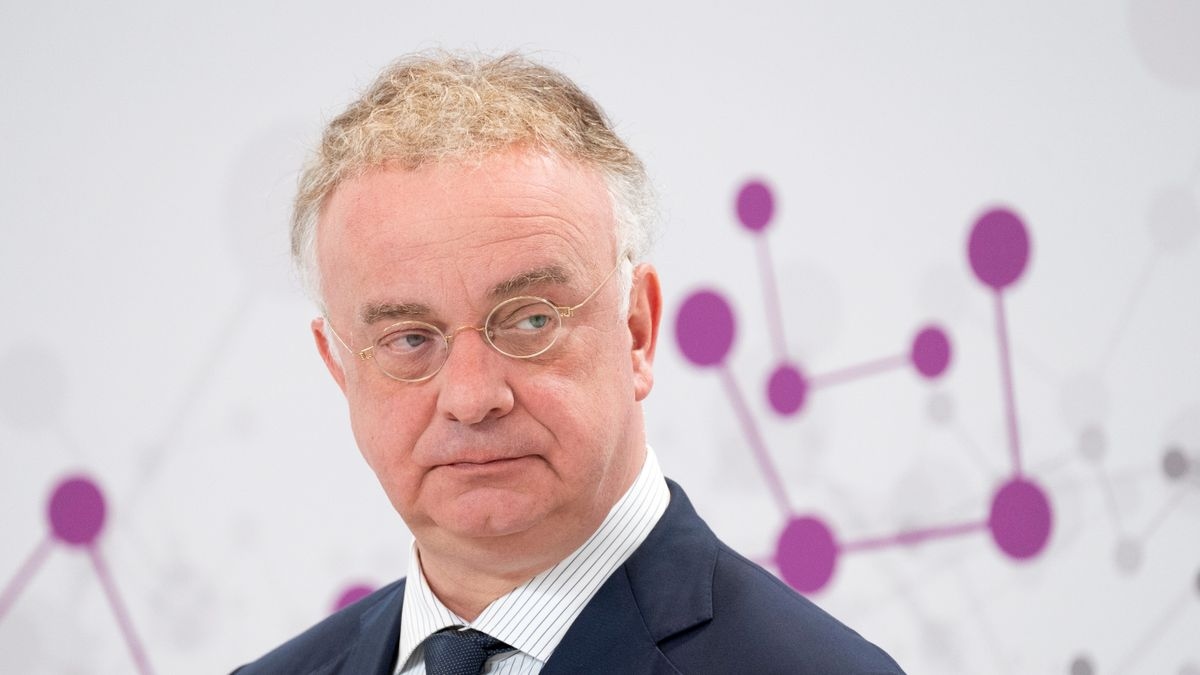 EU climate policy: Evonik CEO calls for reform of the CO₂ tax