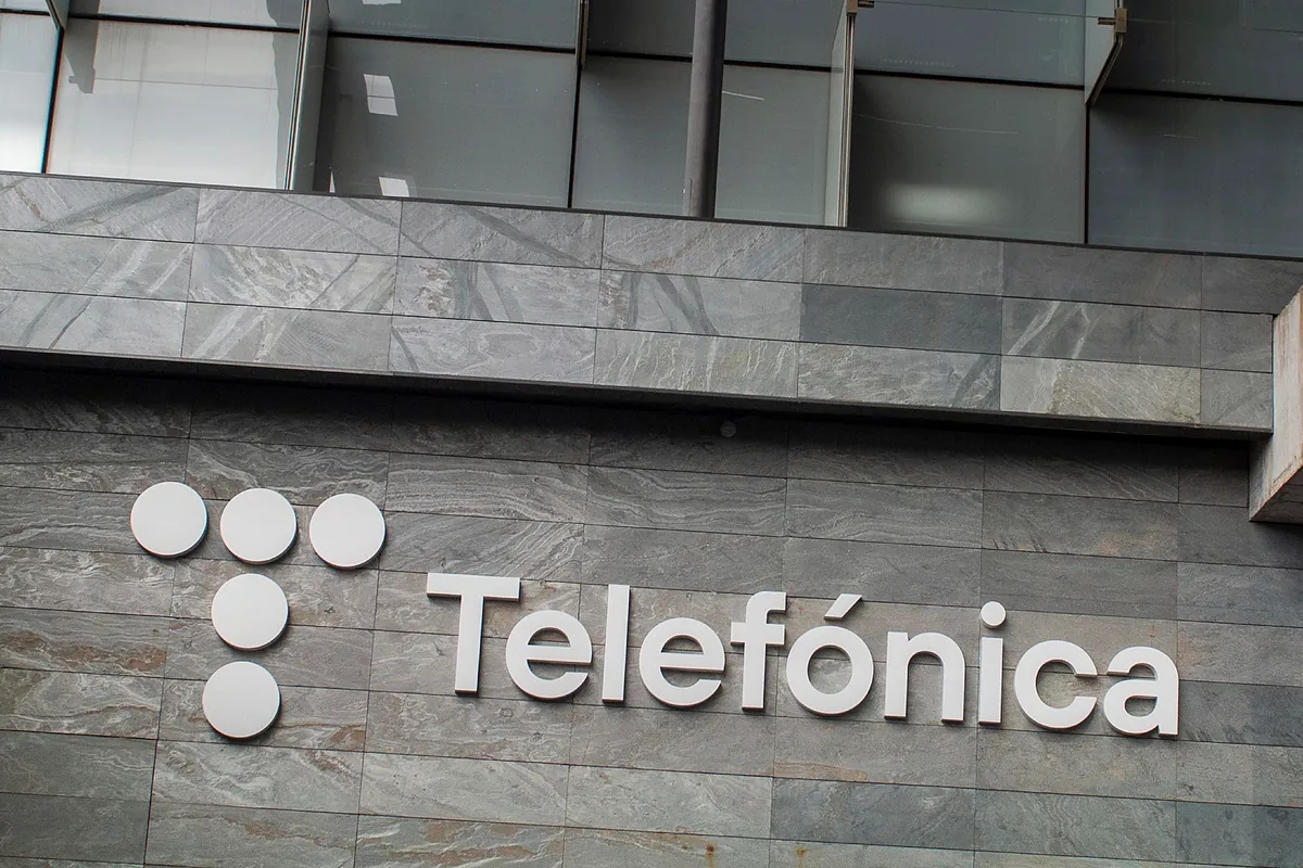 Telefónica roza su mayor subida del año en el Ibex