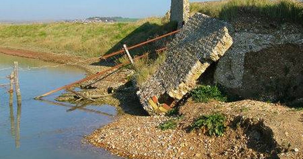Приморский город, жители которого уехали на ночь и больше не вернулись.