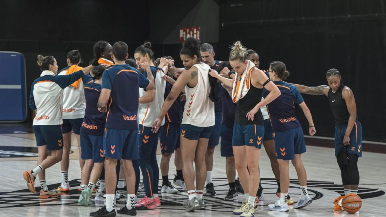 El Valencia concede al Casademont Zaragoza el cartel de favorito en la final de la Liga Femenina: "Se lo merecen"