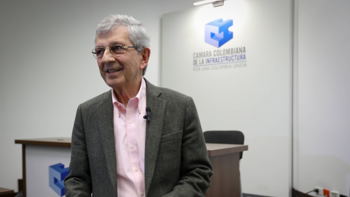 Juan Martín Caicedo Ferrer tritt nach 20 Jahren an der Spitze der kolumbianischen Infrastrukturkammer als deren Präsident zurück.