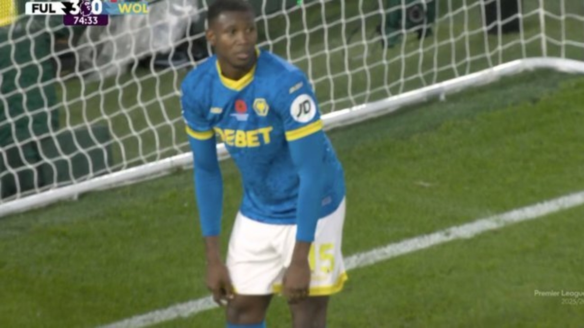 Yerson Mosquera's luck has run out: the Colombian scored an unusual own goal in Wolverhampton's latest defeat; video