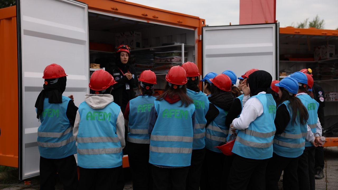 Arnavutköy is strong against disasters: 10 disaster containers were put into service