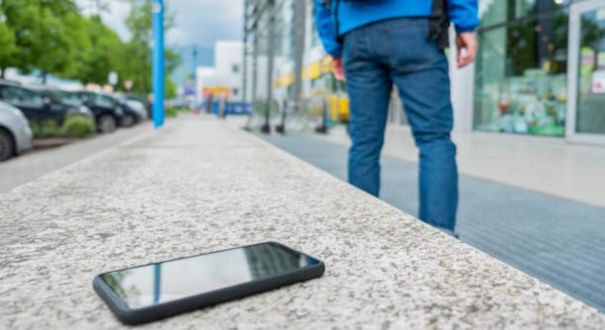 Как найти потерянный телефон с Android, iPhone или компьютера