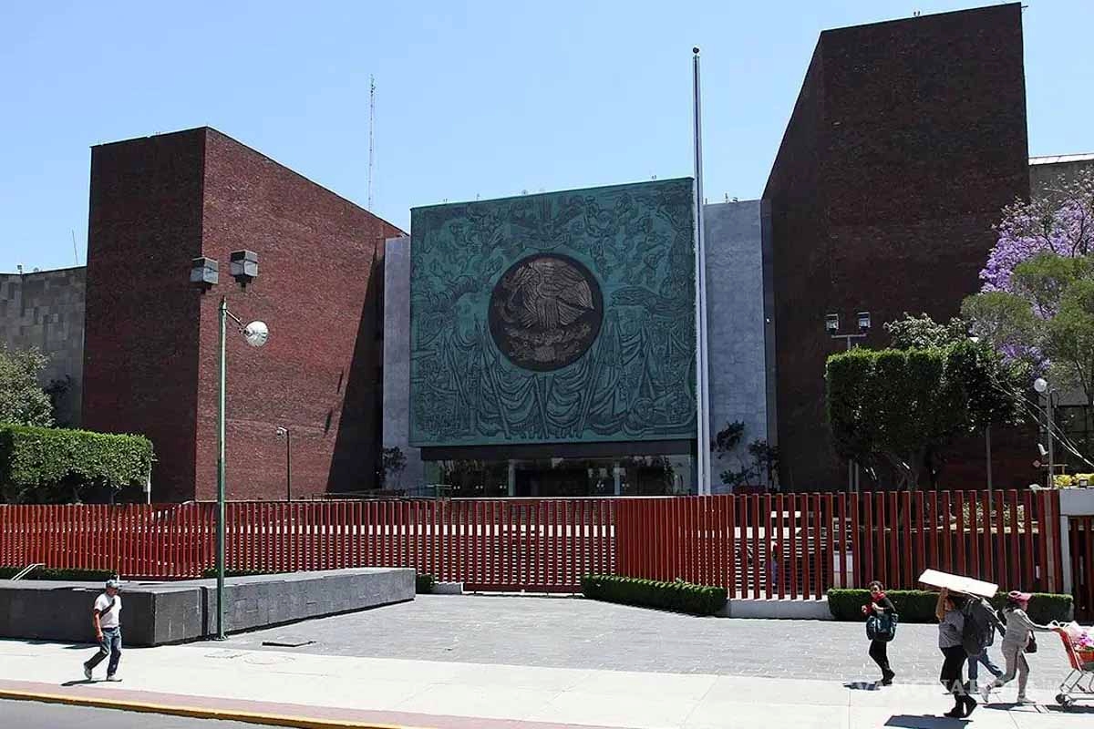 Diputados de Morena se rebelan contra Monreal por obligarlos a asistir al Congreso