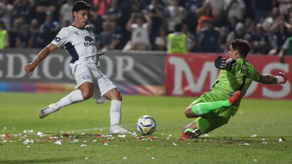 Independiente Rivadavia, the Argentine Cup champion, draws 0-0 with Central Córdoba at La Catedral