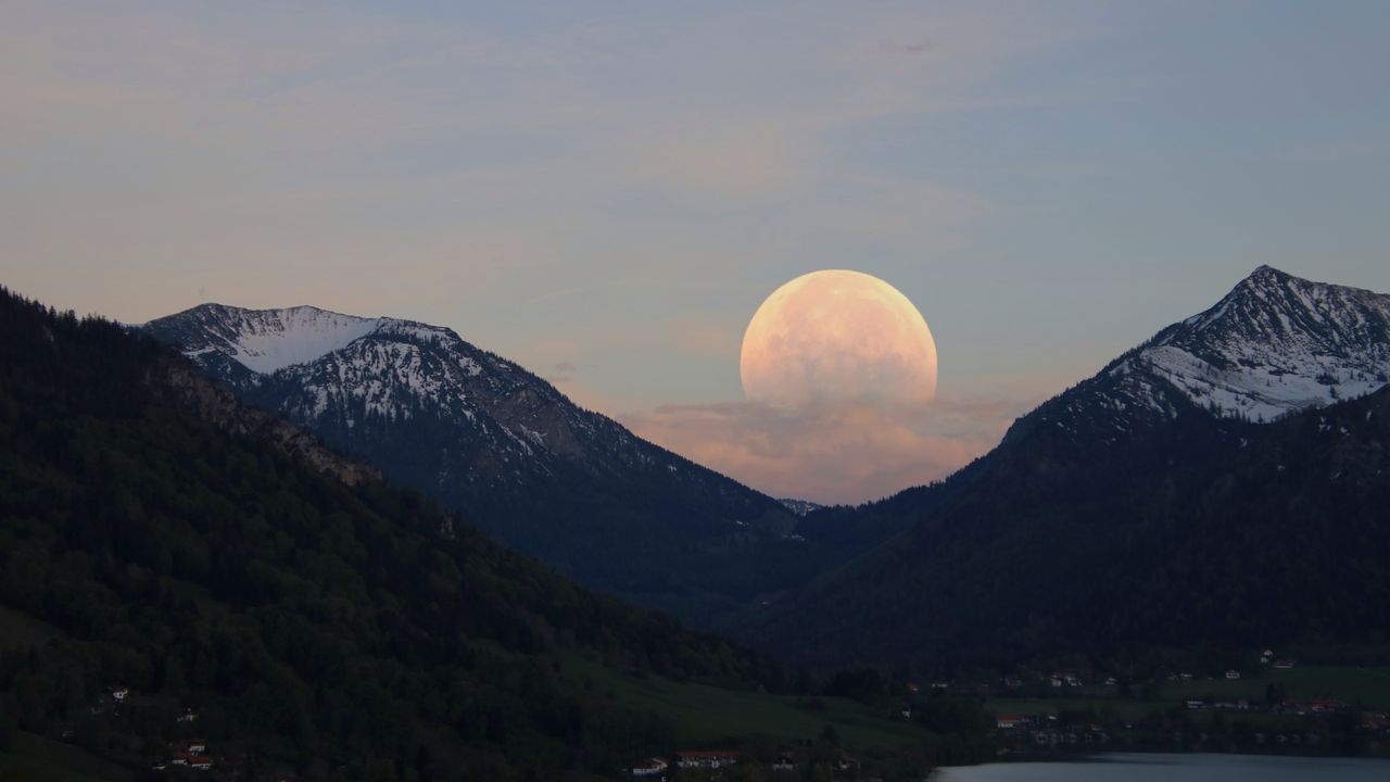 Full moon on November 5, 2025: Why you should take a leap into the unknown during the supermoon