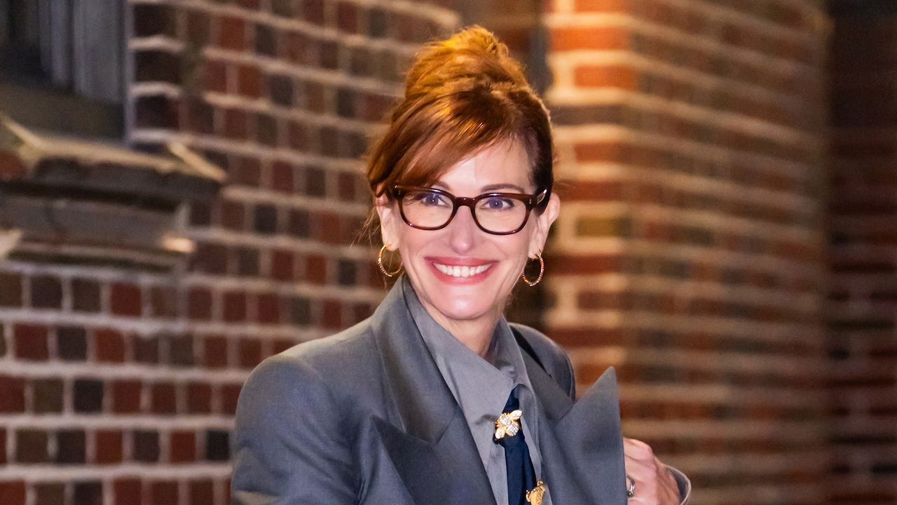 Julia Roberts 90'lardaki topuzunu bugün böyle yorumluyor