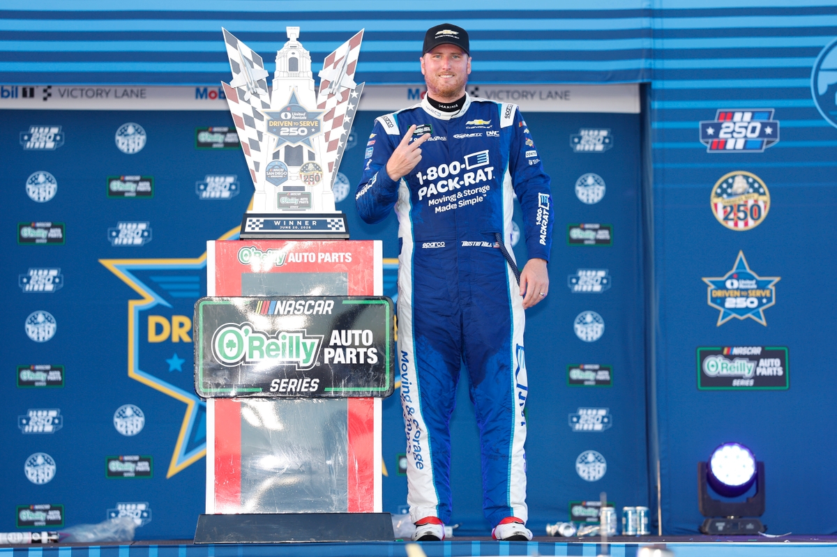 Austin Hill claims O’Reilly Series win at Naval Base Coronado