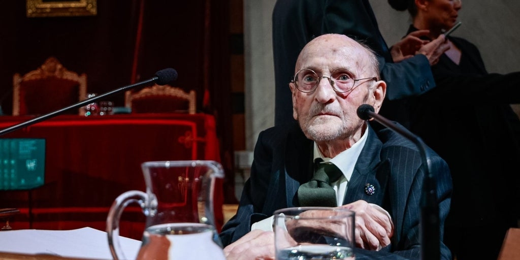 Álvaro Pombo: "Benim mesleğim yazmanın zevkinden değil, yazmış olmaktan geliyor."