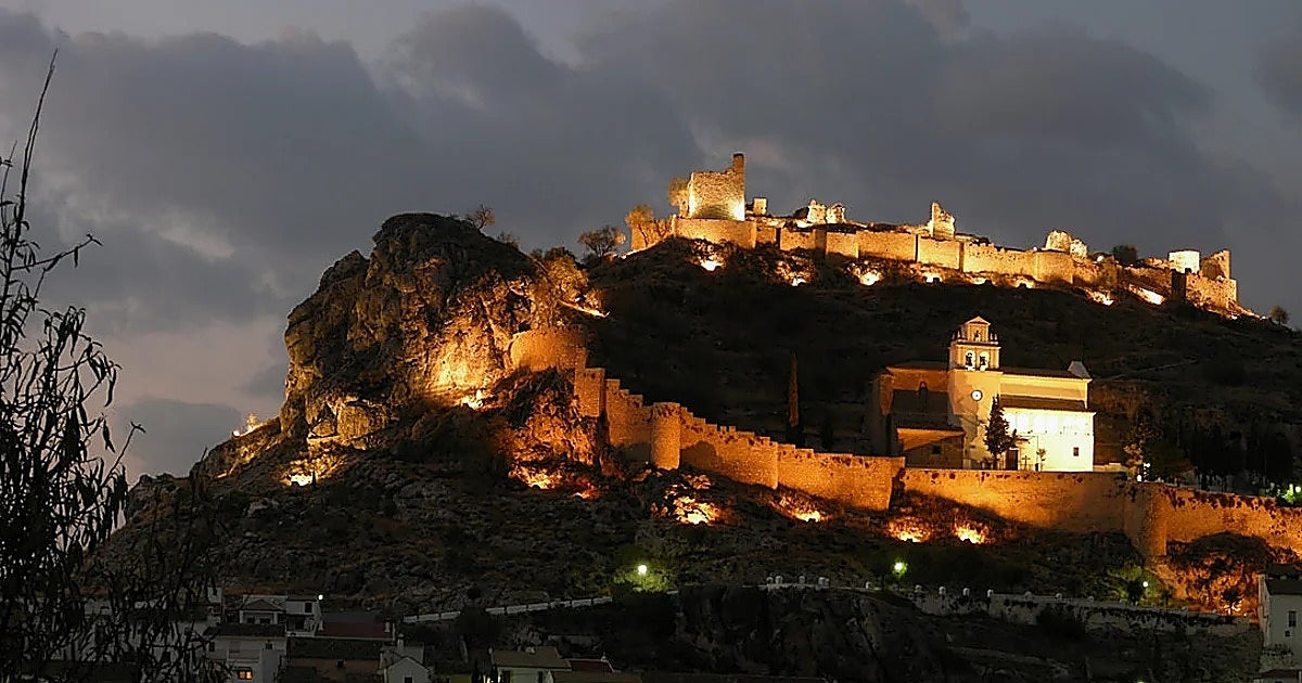 El pueblo a 30 minutos de Jaén: un castillo con leyenda, el tesoro de los Reyes Católicos y un mirador perfecto para ver estrellas
