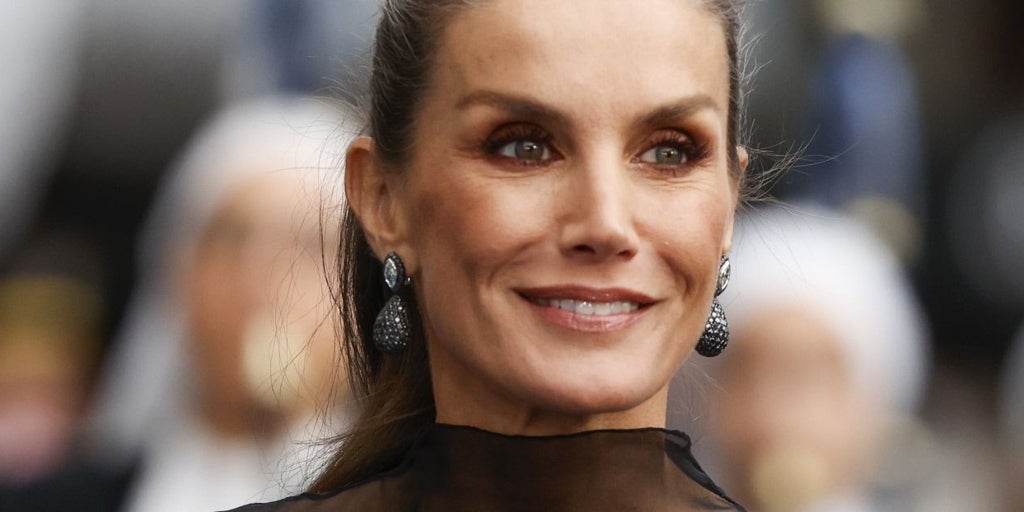 Kraliçe Letizia'nın 2025 Asturias Prensesi Ödülleri'ndeki şeffaf elbisesi