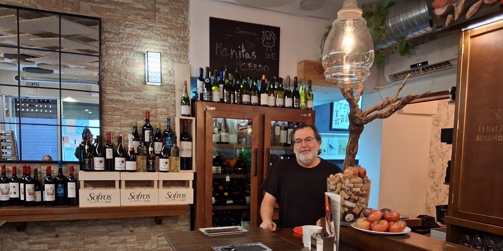 Este barrio de Granada es famoso por tener bares especializados en vino
