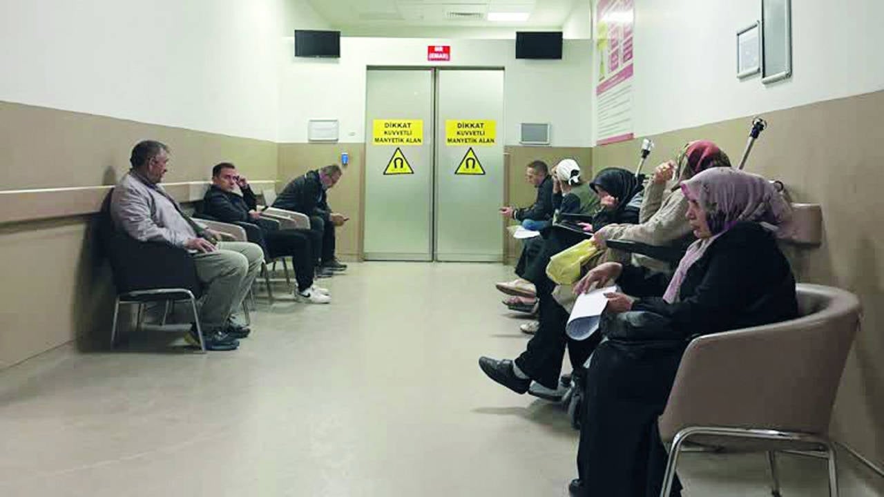 Hem kamuda hem özelde hastadan ek ücret isteniyor: Aynı güne MR ama parası olana