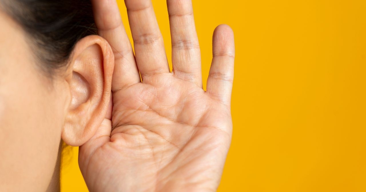 Twelve tips on how to listen better.