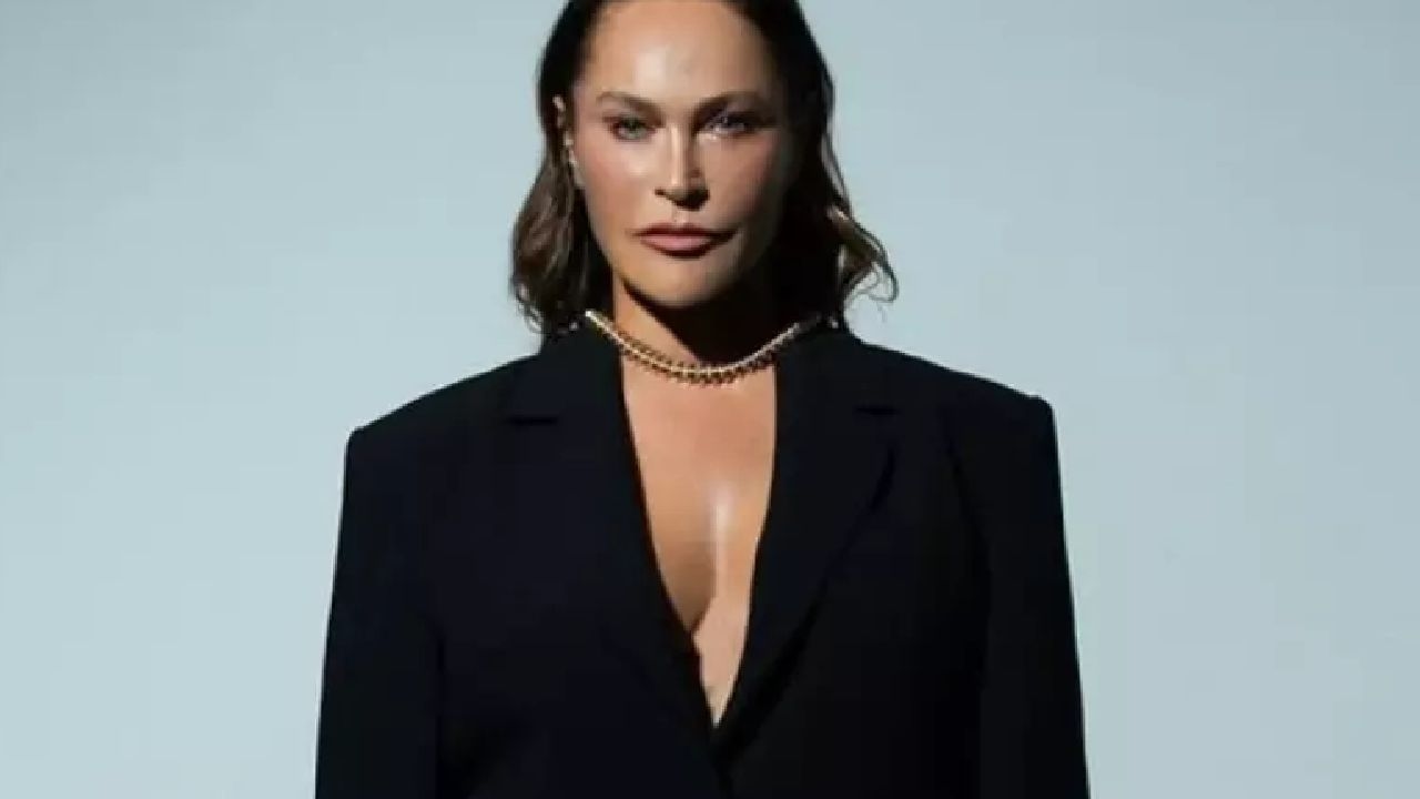 Hülya Avşar 'Fazilet' rolü için tesettüre girdi