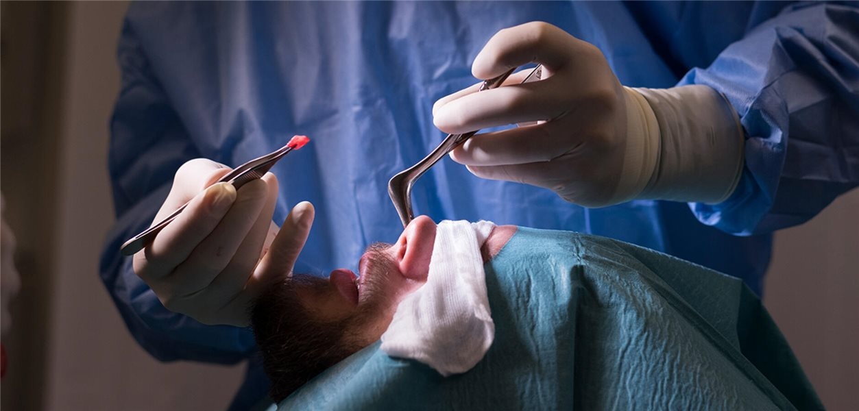 Высший земельный суд Франкфурта ограничивает рекламу косметической хирургии в интернете