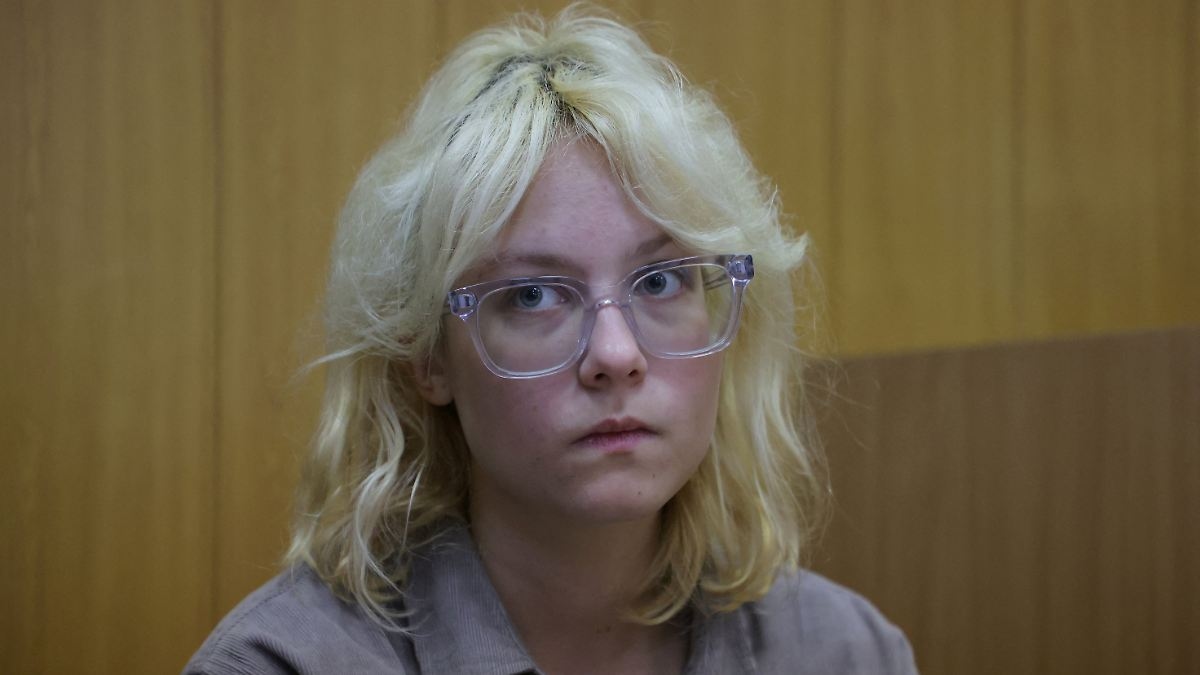 Indirect criticism of Putin: Russian court convicts young street musician