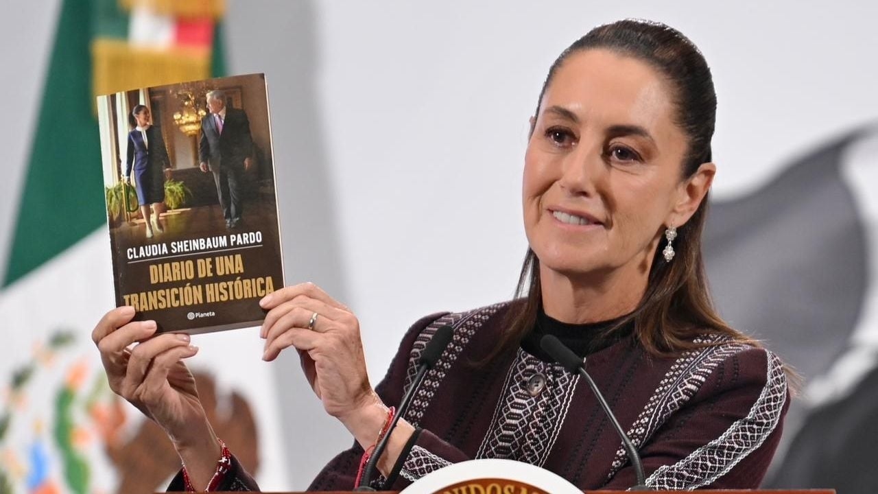 Claudia Sheinbaum "Tarihi Bir Geçişin Günlüğü" adlı kitabını sunuyor